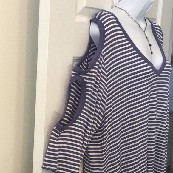 Hi Lo Peek A Boo Arm Blue Tunic NWT - Picture 6 of 8